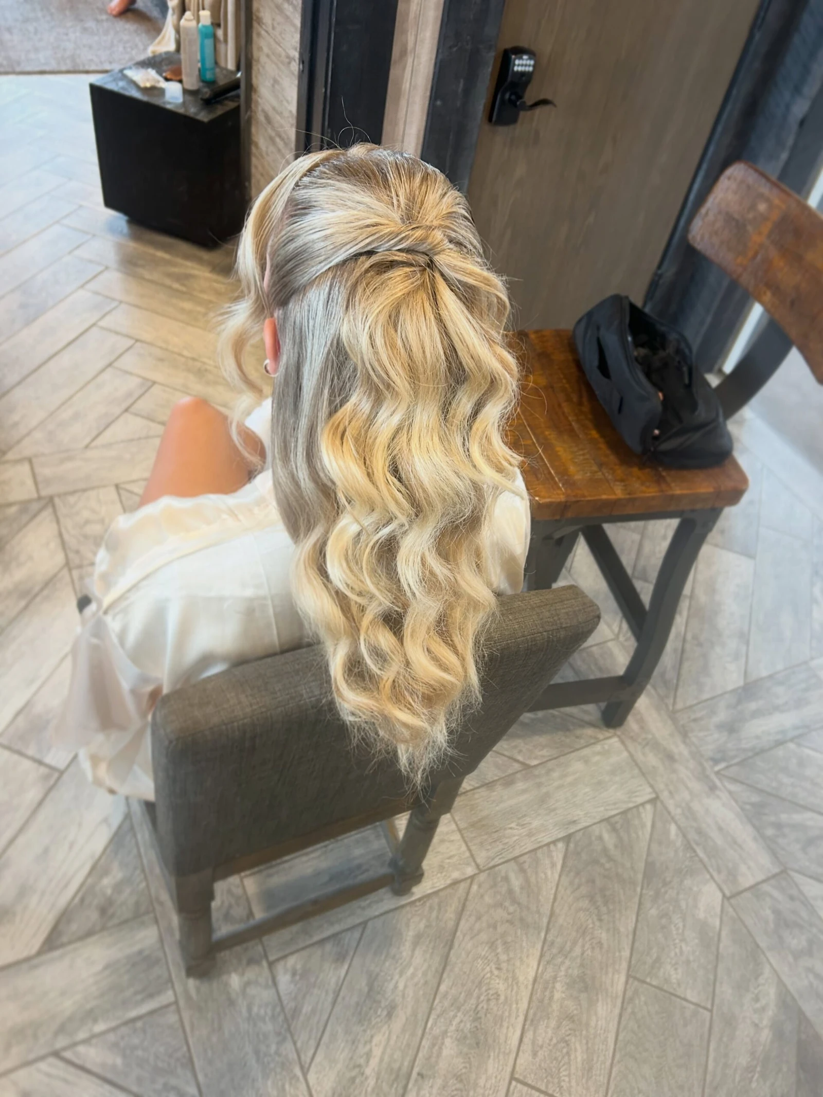 Finished blonde hairstyle with defined soft waves